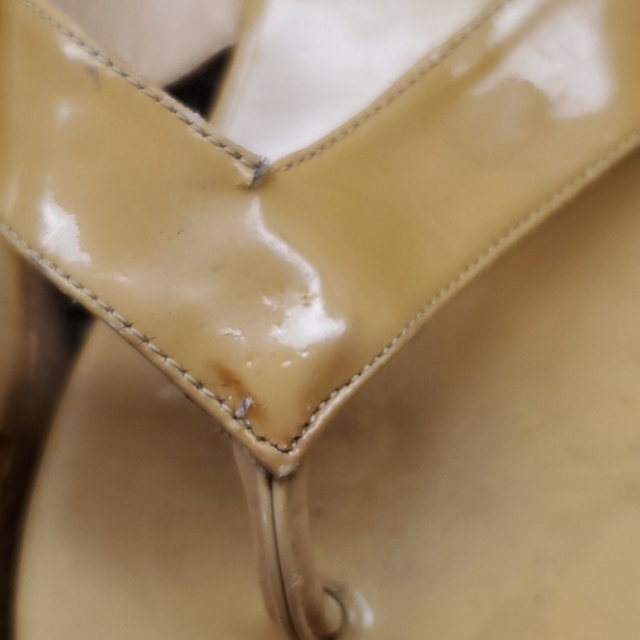 SOLD!! JIMMY CHOO Patent Thong Sandals - Size 40 - Picture 5 of 13